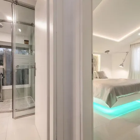 Luxury Cavo Mare Meltemi With Private Pool & Jacuzzi Vilă