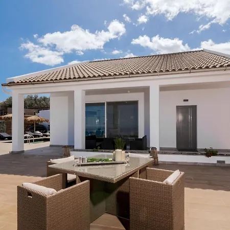 Villa Luxury Cavo Mare Meltemi With Private Pool & Jacuzzi *